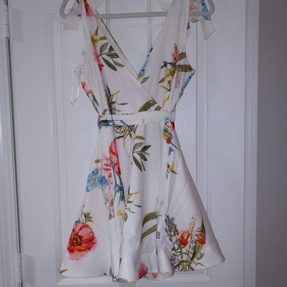 Mini Dress size Medium. - Picture 5 of 7